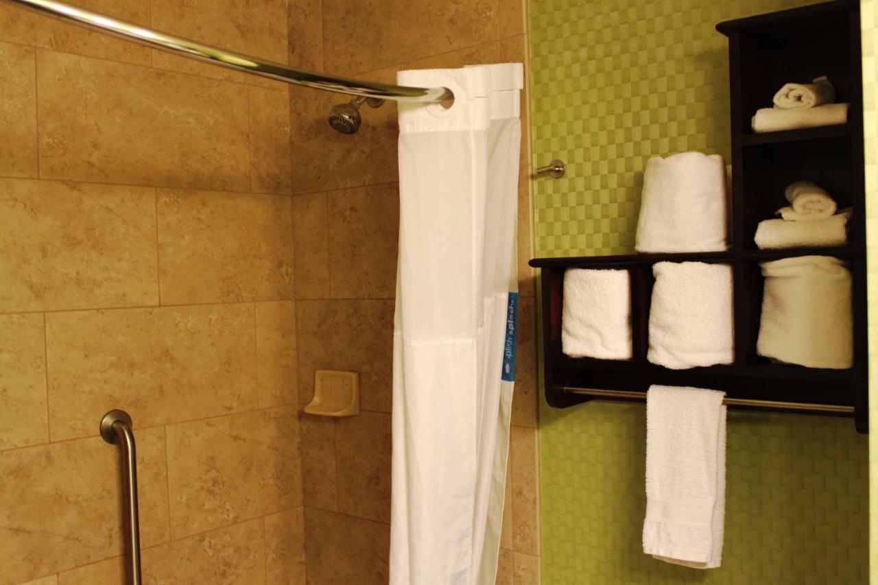 Double Room with Two Double Beds - Non-Smoking at Hampton Inn Perry