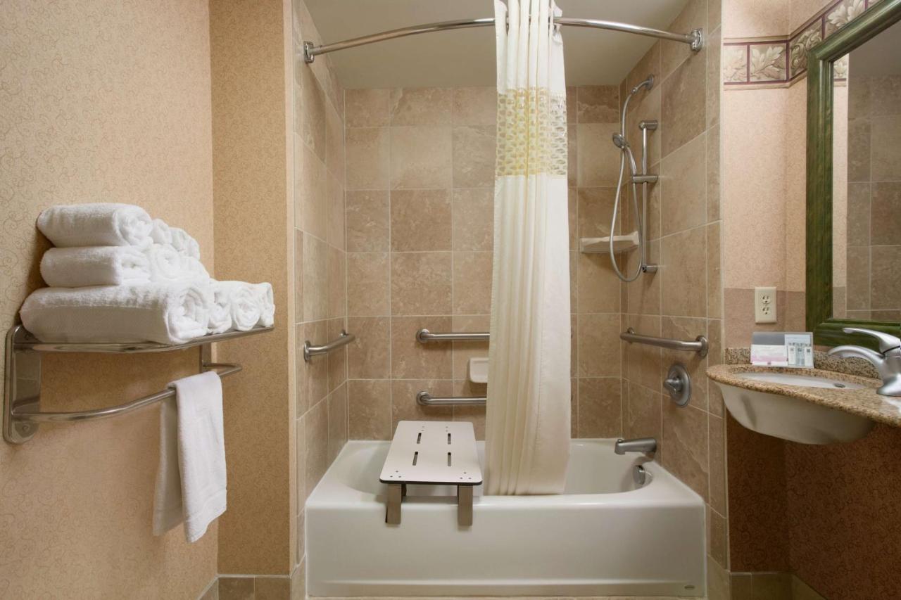 Queen Room with Two Queen Beds - Disability Access at Hampton Inn Canon City