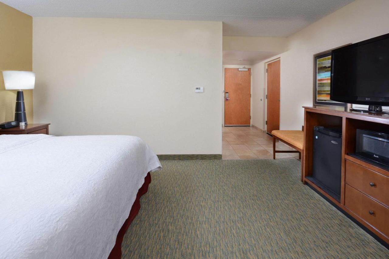 King Room - Disability Access/Non-Smoking with Tub at Hampton Inn Raleigh-Durham Airport