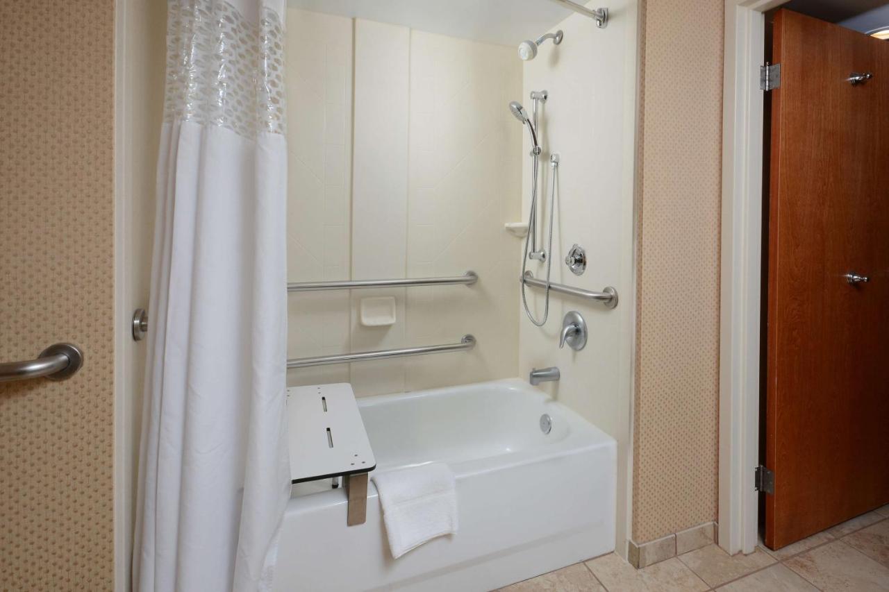 King Room - Disability Access/Non-Smoking with Tub at Hampton Inn Raleigh-Durham Airport