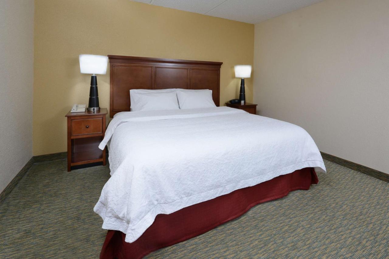 King Room - Disability Access/Non-Smoking with Tub at Hampton Inn Raleigh-Durham Airport
