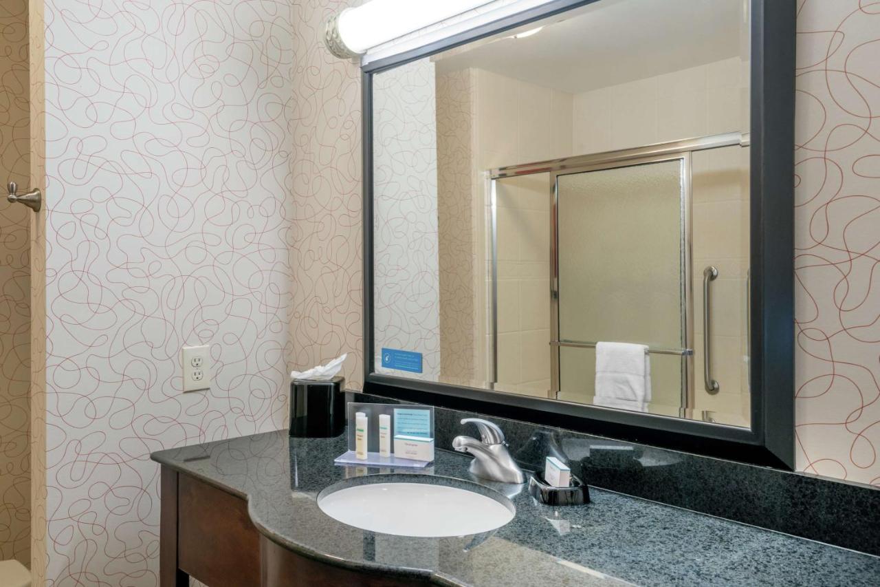 King Room - Non-Smoking at Hampton Inn Richmond Airport