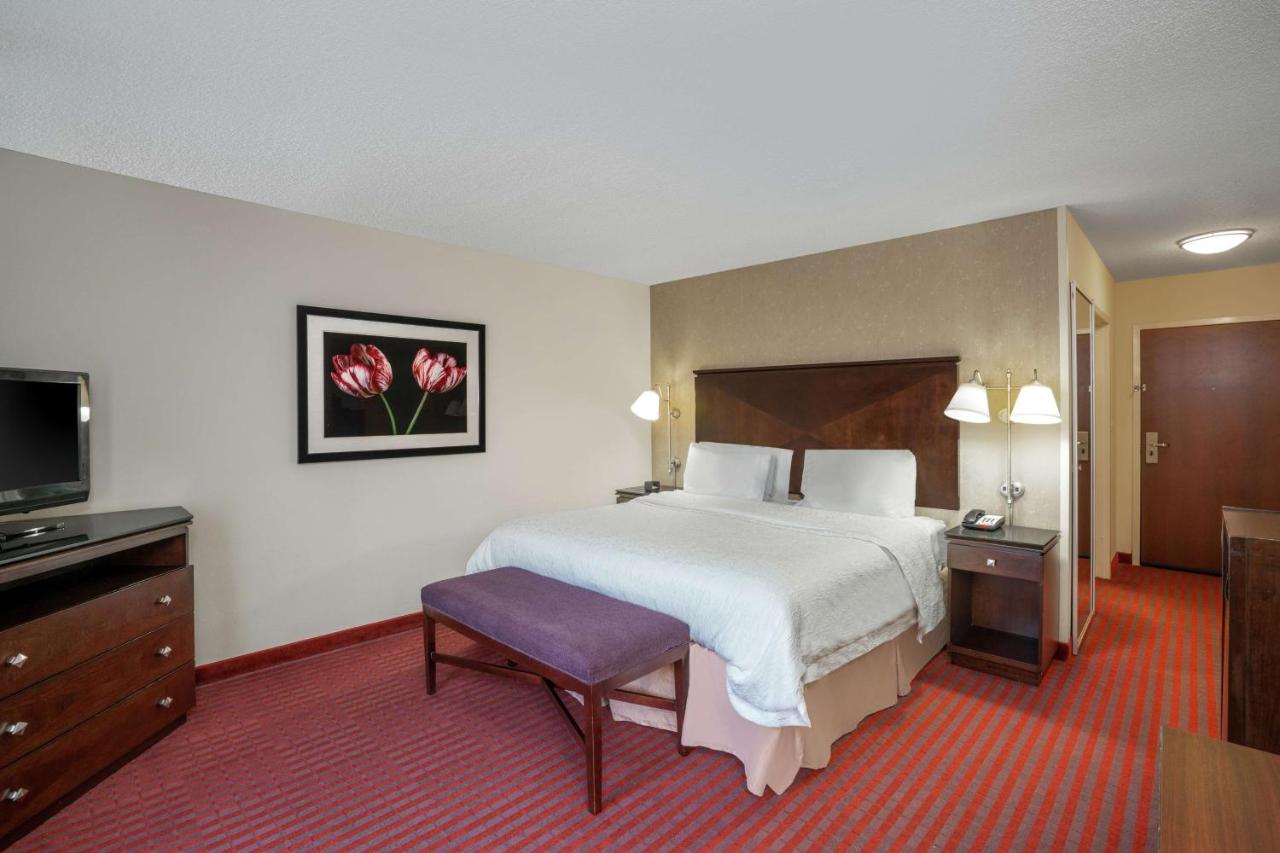 King Room - Non-Smoking at Hampton Inn Richmond Airport