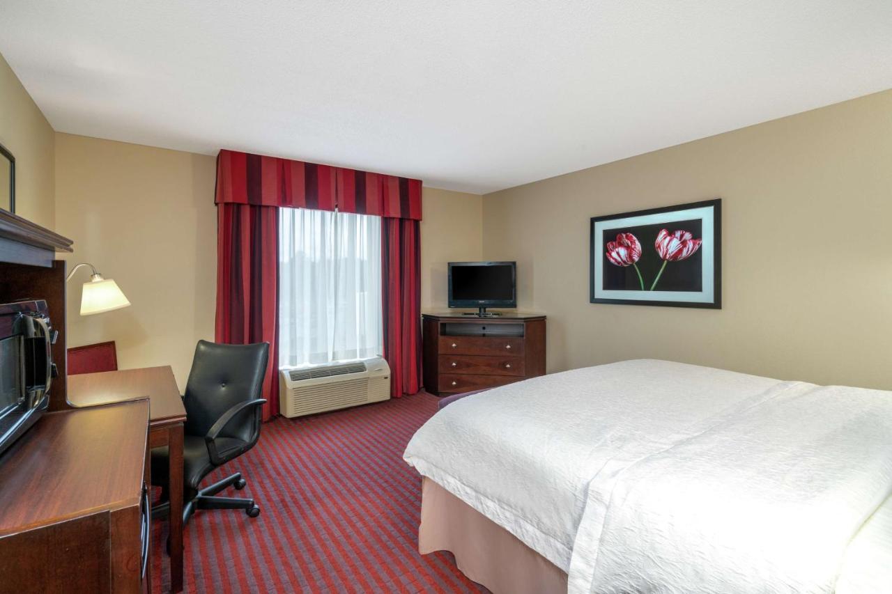 King Room - Non-Smoking at Hampton Inn Richmond Airport