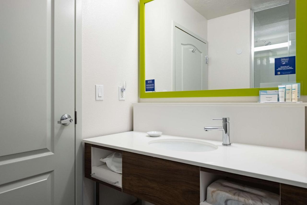 King Room - Non-Smoking at Hampton Inn Richfield