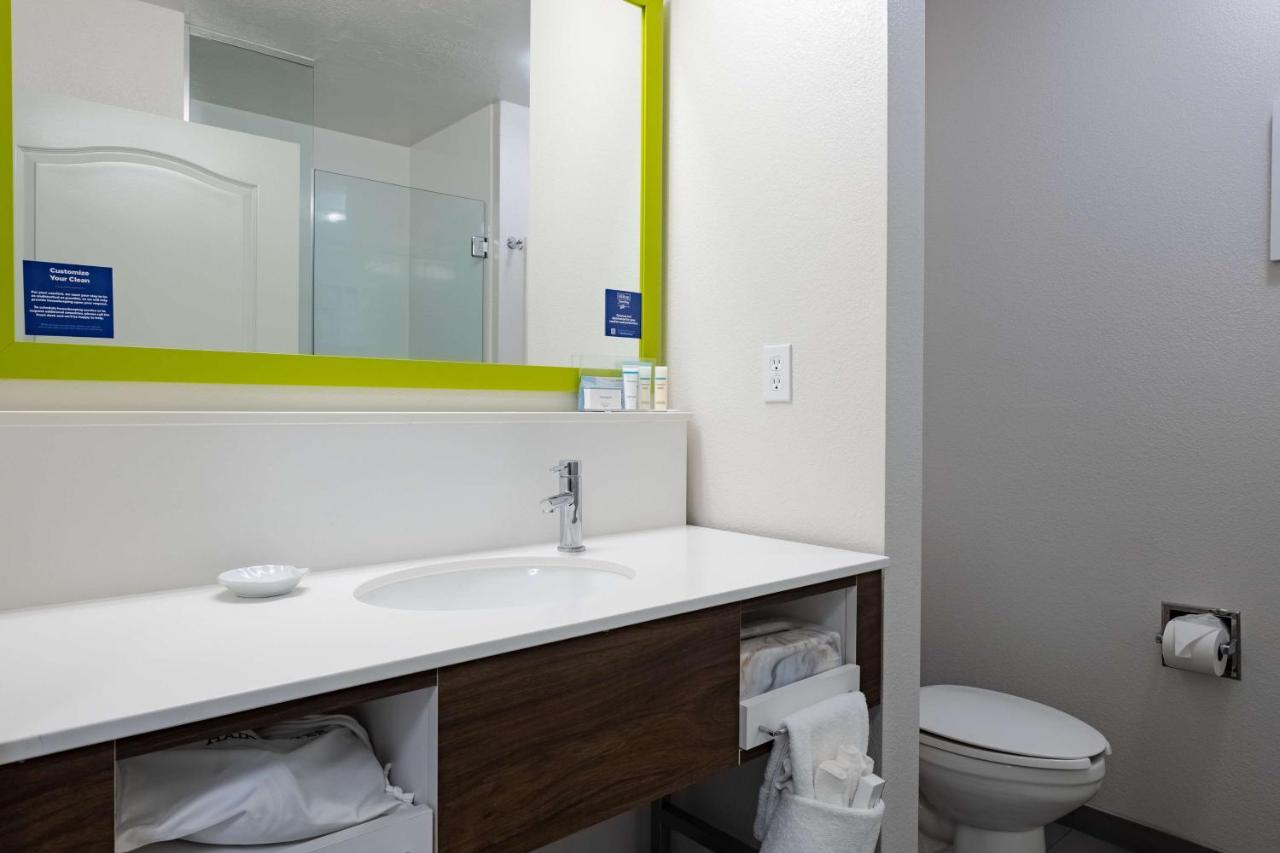 King Room - Non-Smoking at Hampton Inn Richfield