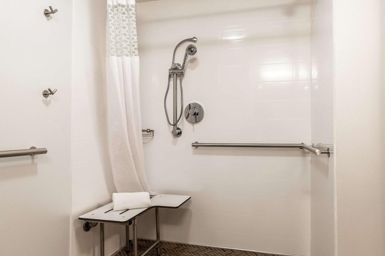 Double Room Mobility Access with Roll-In Shower - Non-Smoking at Hampton Inn Rockford