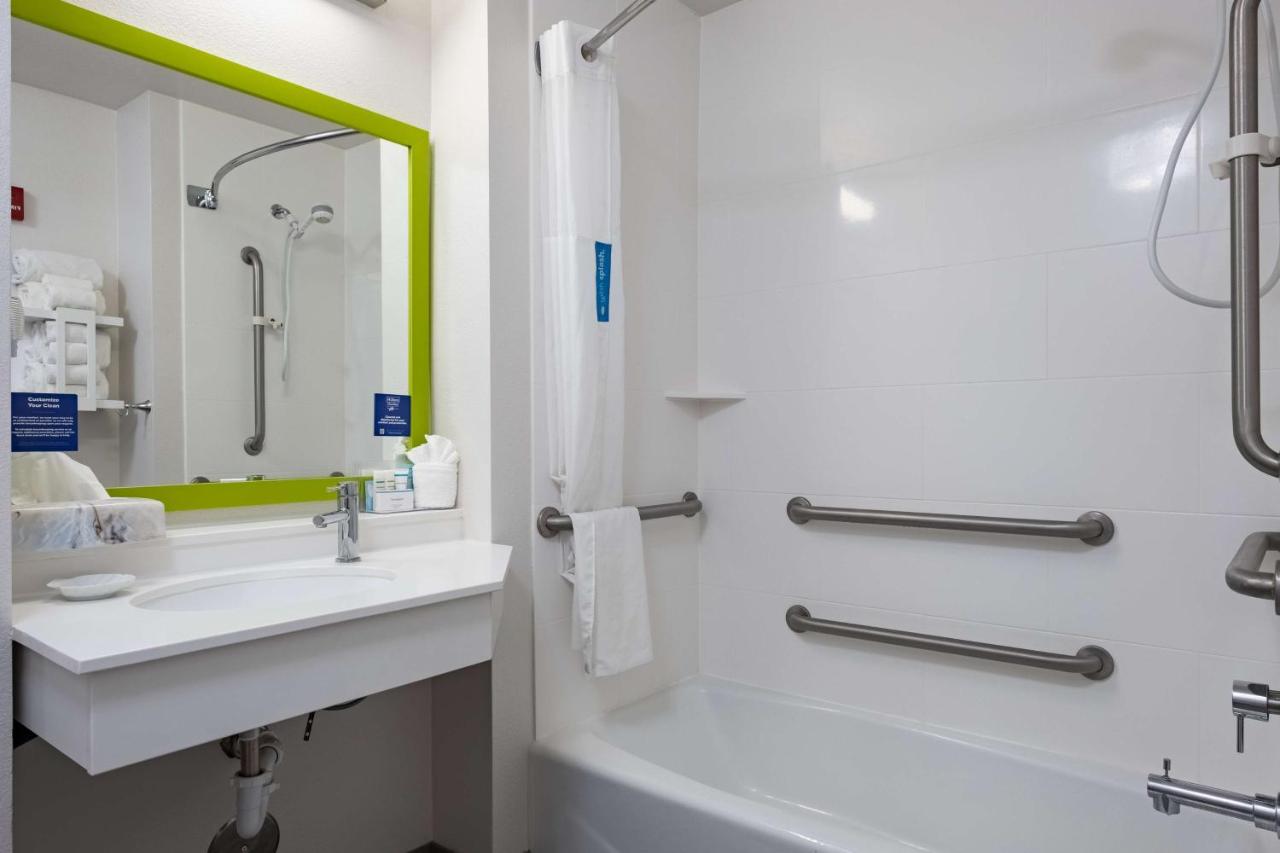 Queen Room - Disability Access/Non-Smoking at Hampton Inn Richfield