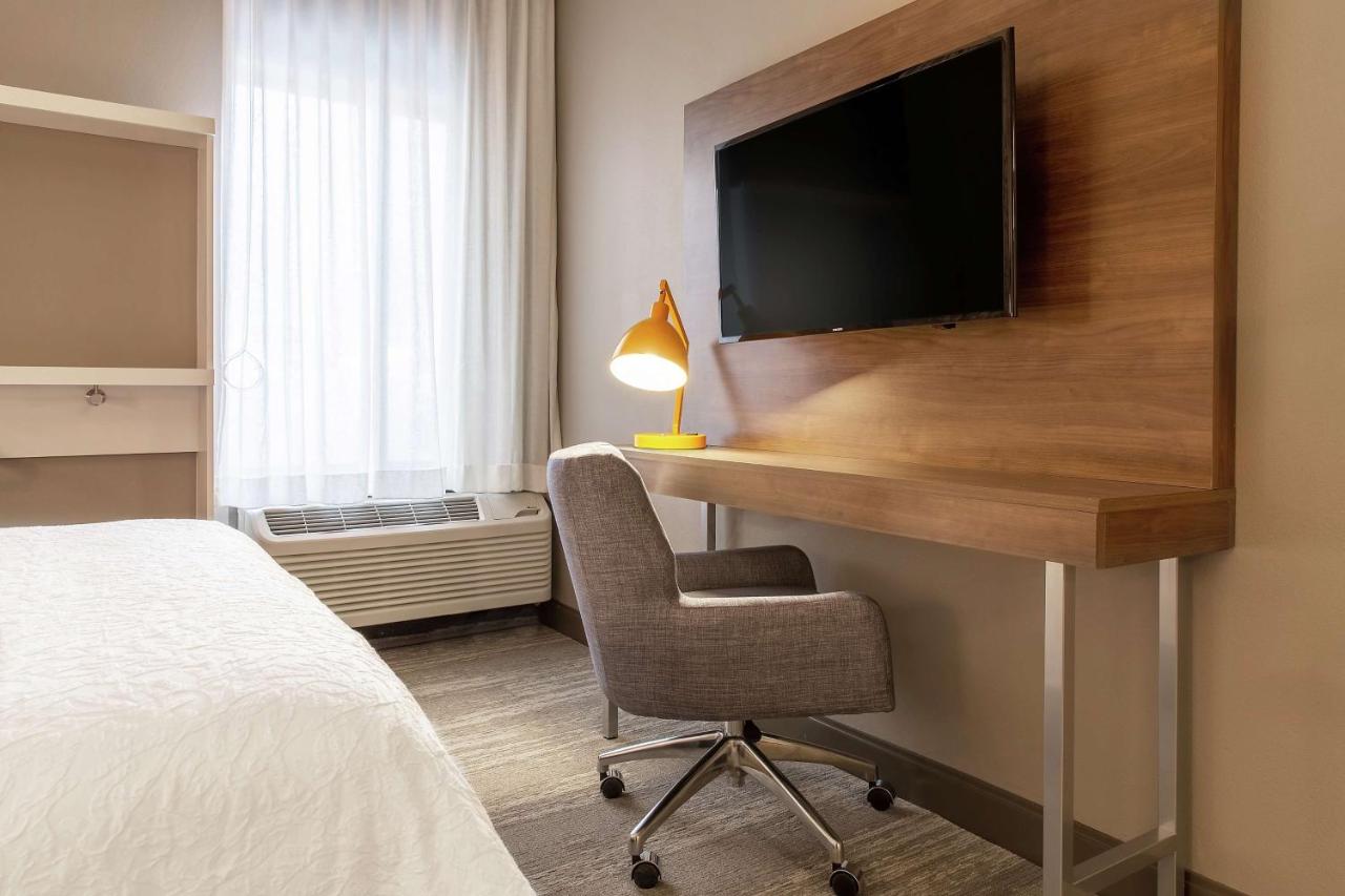 Double Room - Disability Access/Non-Smoking at Hampton Inn Rockford