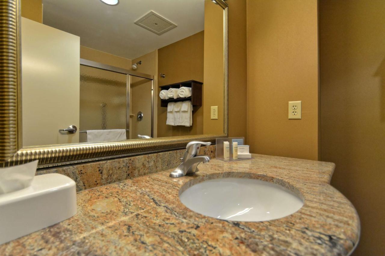 King Room with Spa Bath - Non-Smoking at Hampton Inn Geneseo