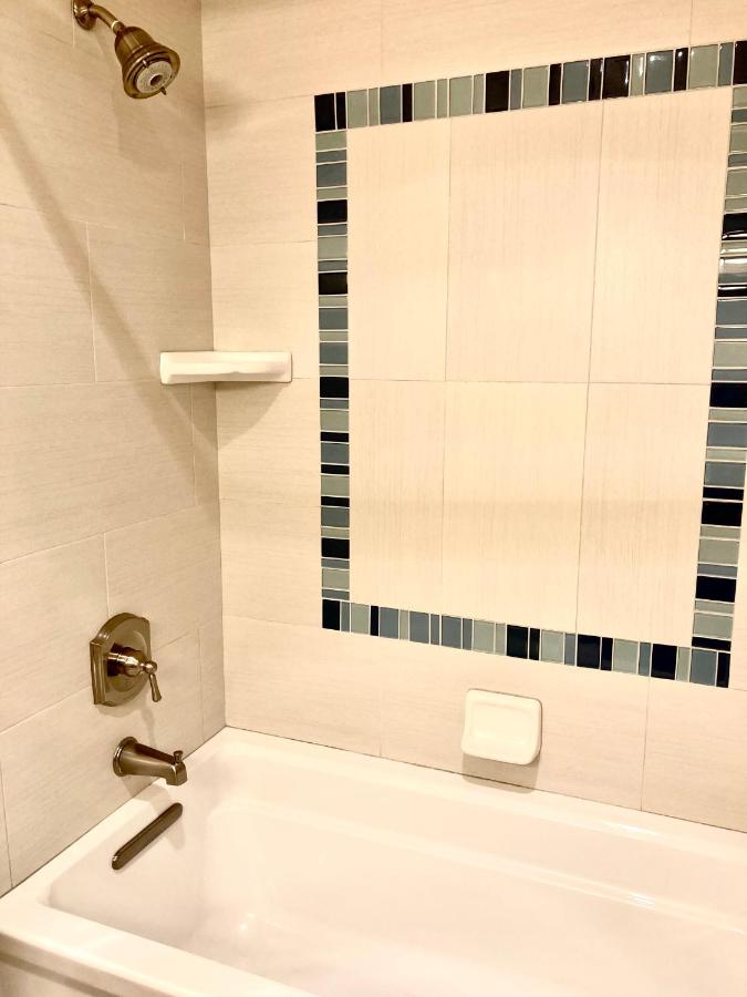King Room with Ocean View at Sand Pebbles Inn