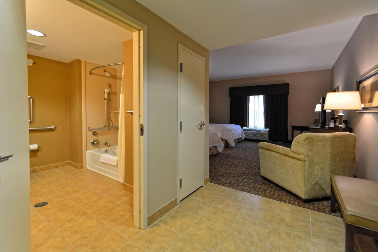 Queen Room with Two Queen Beds - Disability Access/Non-Smoking at Hampton Inn Geneseo