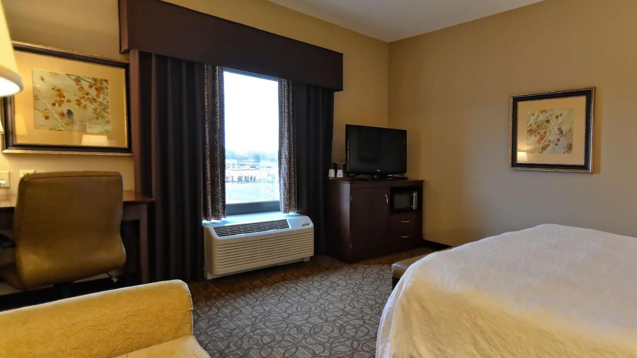 King Room at Hampton Inn Geneseo