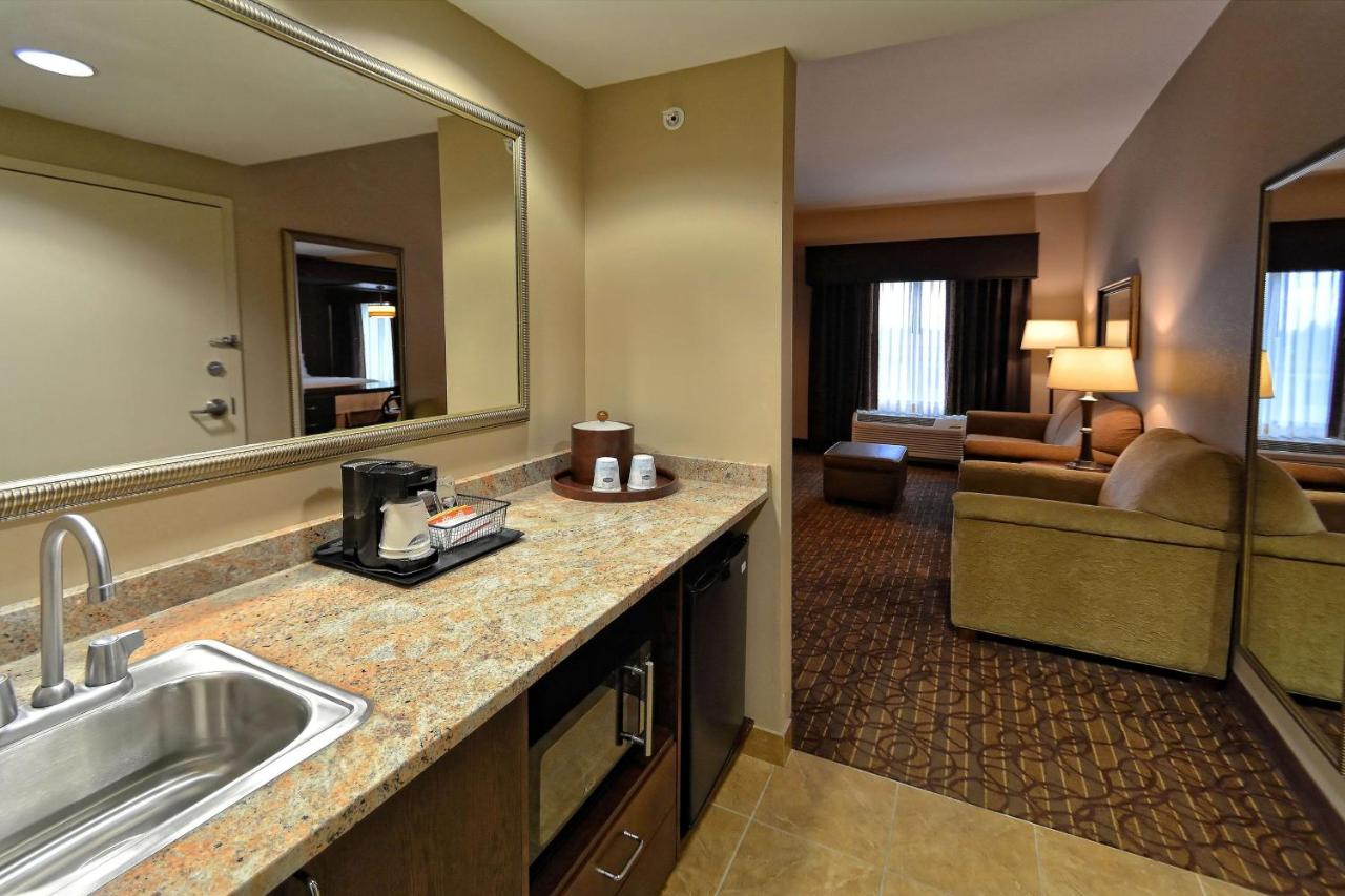 Queen Studio Suite with Two Queen Beds - Non-Smoking at Hampton Inn Geneseo