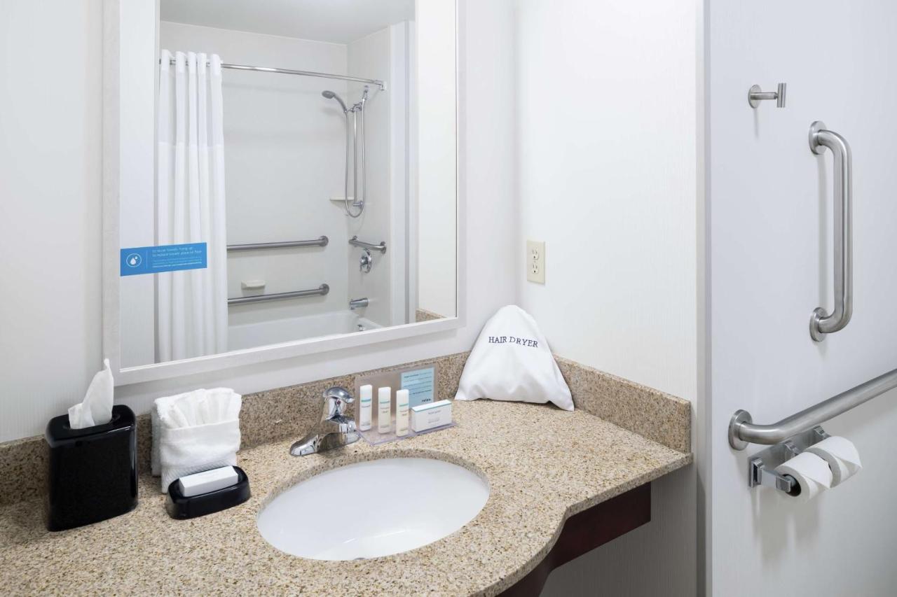 King Room - Disability Access/Non-Smoking at Hampton Inn & Suites Rochester-North