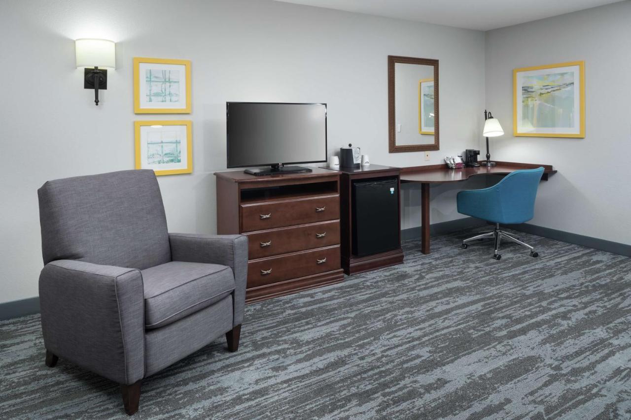 Queen Room with Two Queen Beds - Disability Access/Non-Smoking at Hampton Inn & Suites Rochester-North