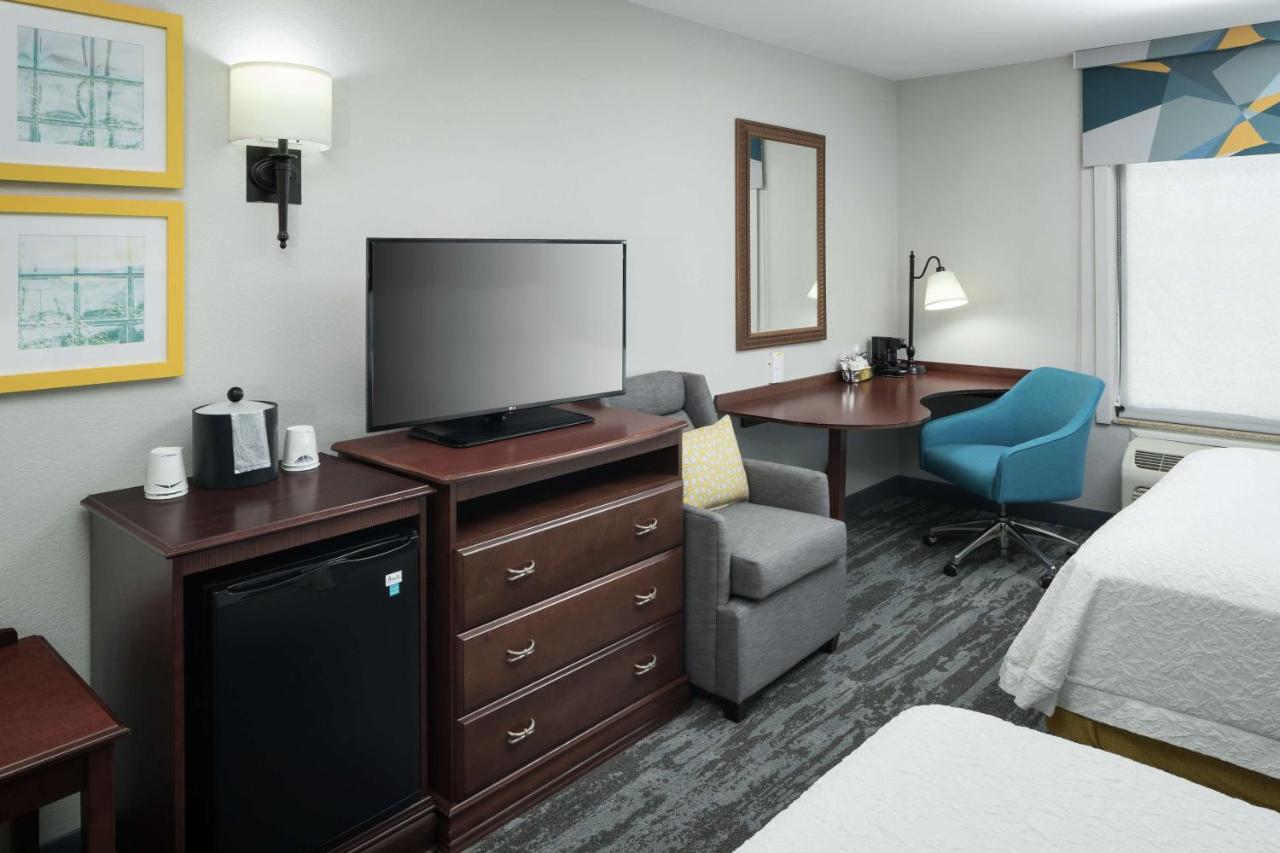 Queen Room - Non-Smoking at Hampton Inn & Suites Rochester-North