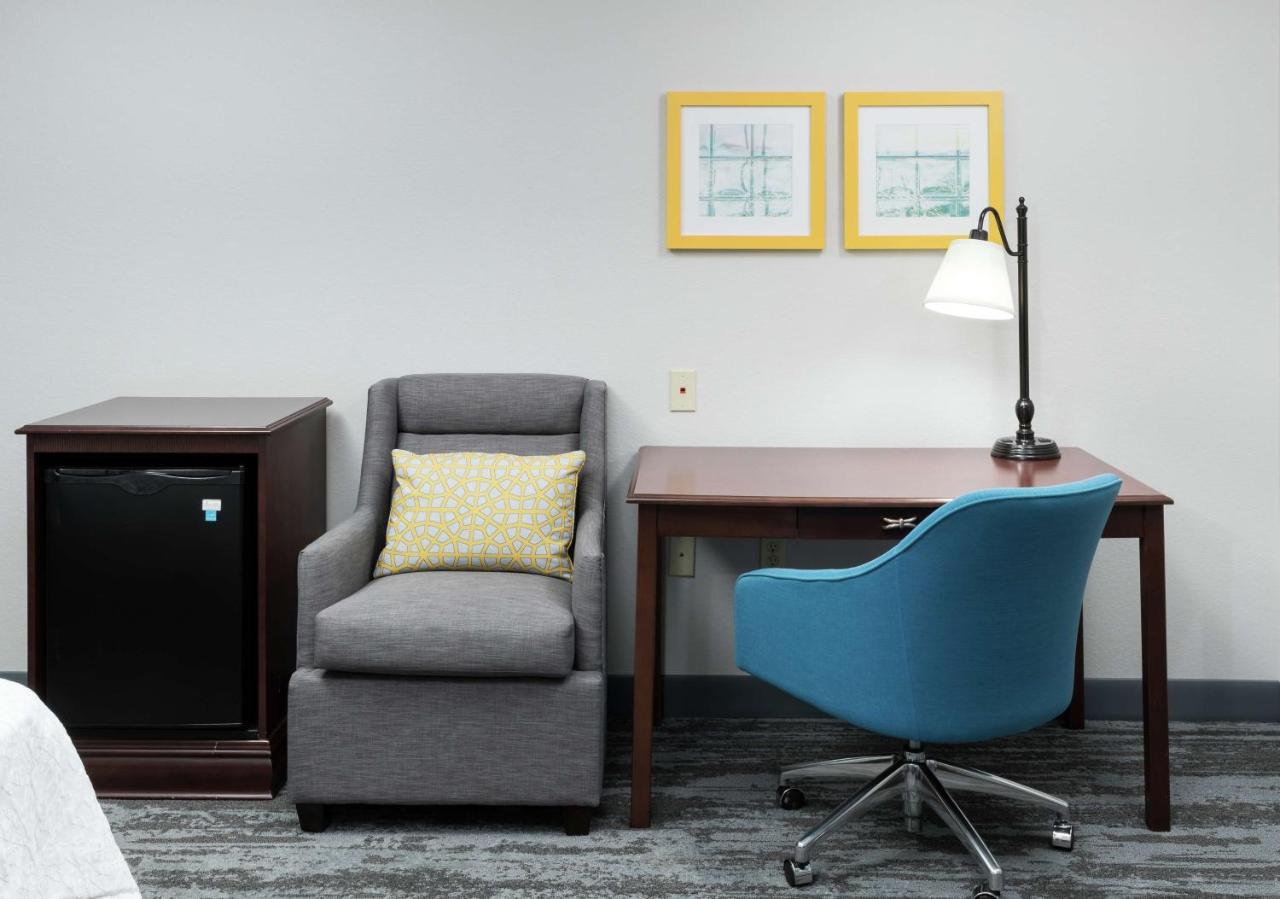 King Room - Non-Smoking at Hampton Inn & Suites Rochester-North