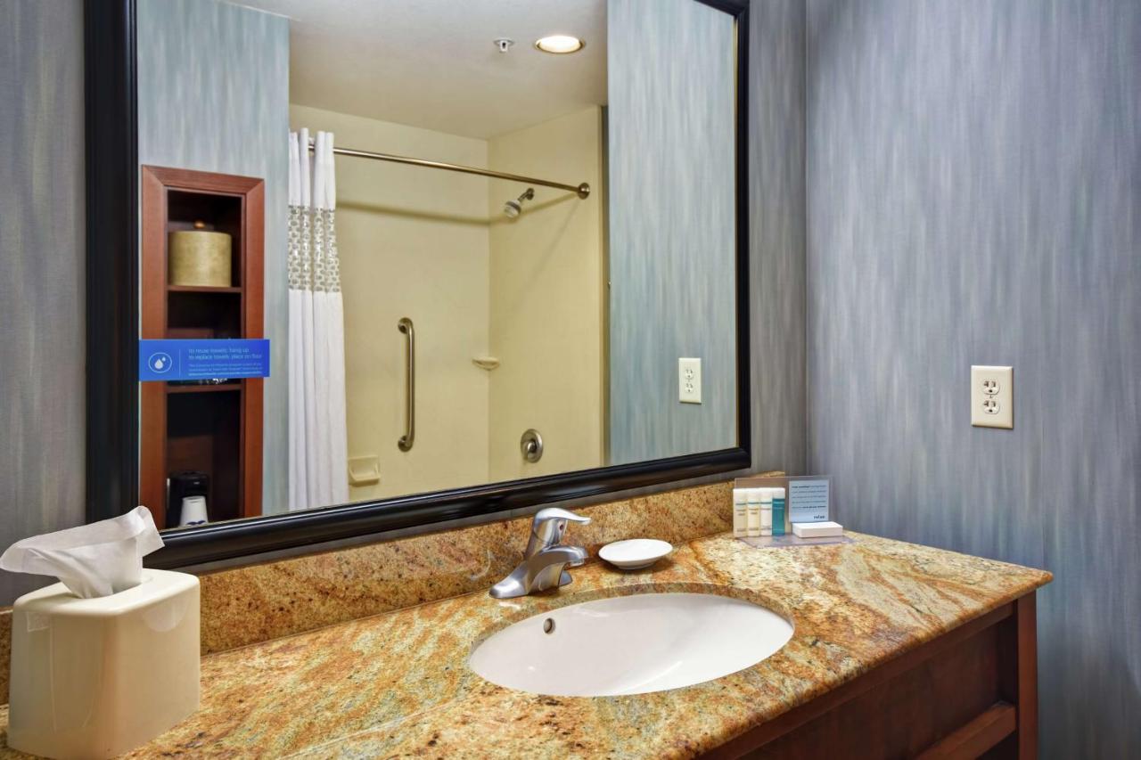 King Room - Disability Access at Hampton Inn & Suites Folsom