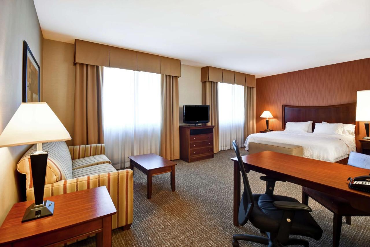 King Room with Sofa Bed at Hampton Inn & Suites Folsom