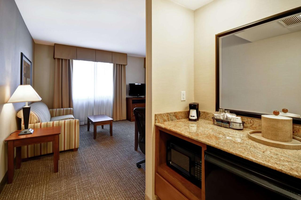 King Room with Sofa Bed at Hampton Inn & Suites Folsom