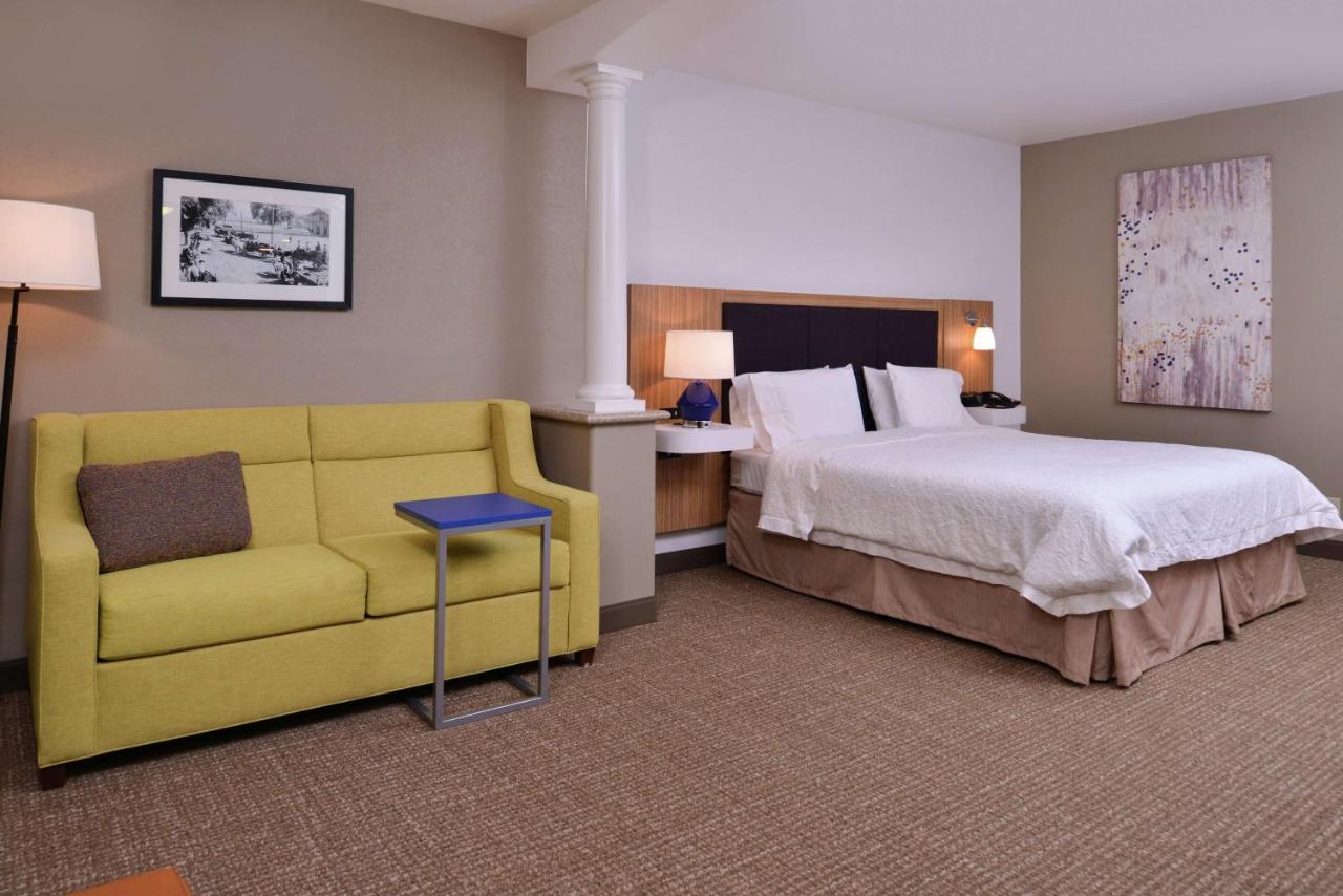 King Corner Suite - Non Smoking at Hampton Inn & Suites Woodland-Sacramento Area