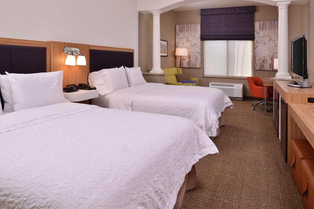 Queen Room with Two Queen Beds Mobility Access/Non-Smoking at Hampton Inn & Suites Woodland-Sacramento Area