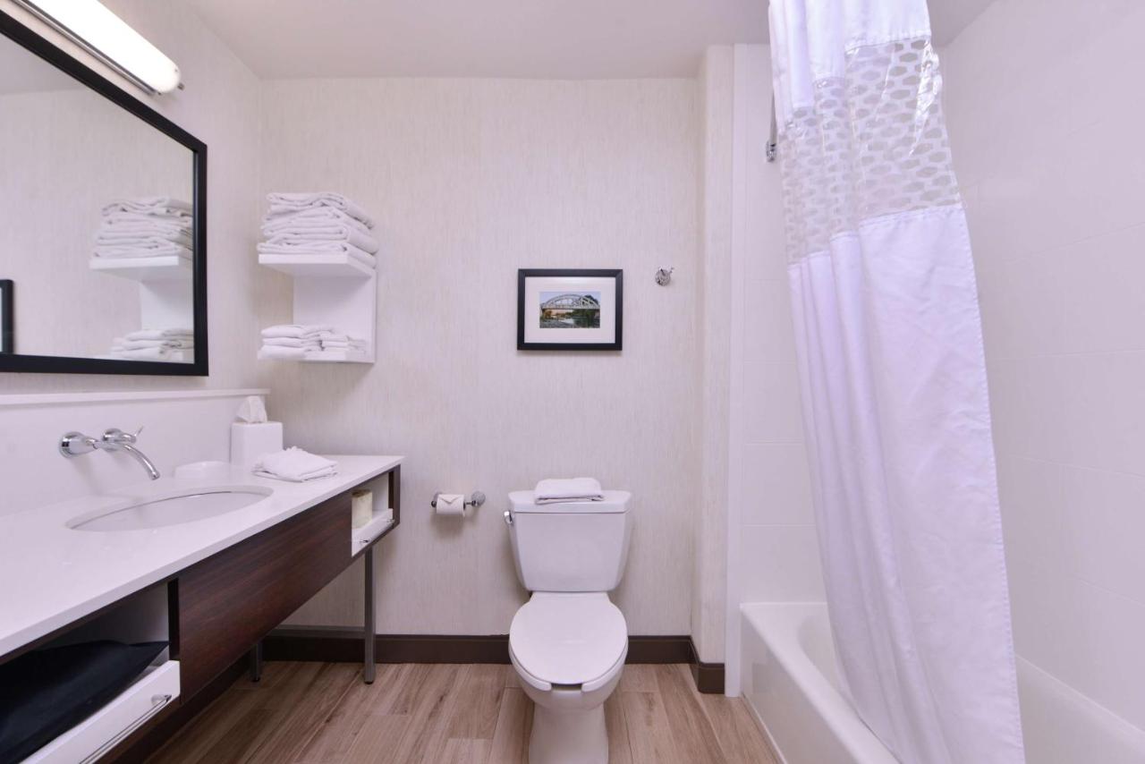 Queen Studio - Non-Smoking at Hampton Inn & Suites Woodland-Sacramento Area