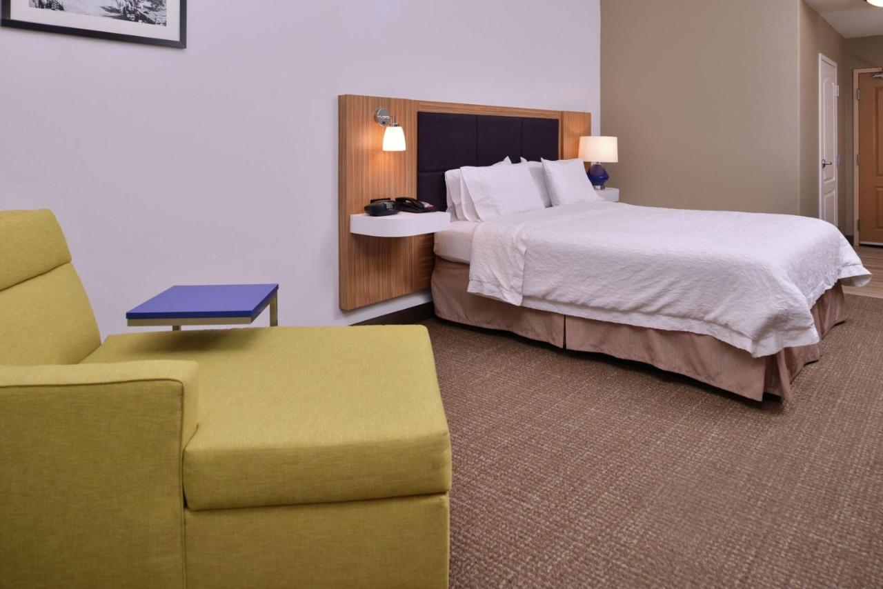 King Room - Non-Smoking at Hampton Inn & Suites Woodland-Sacramento Area