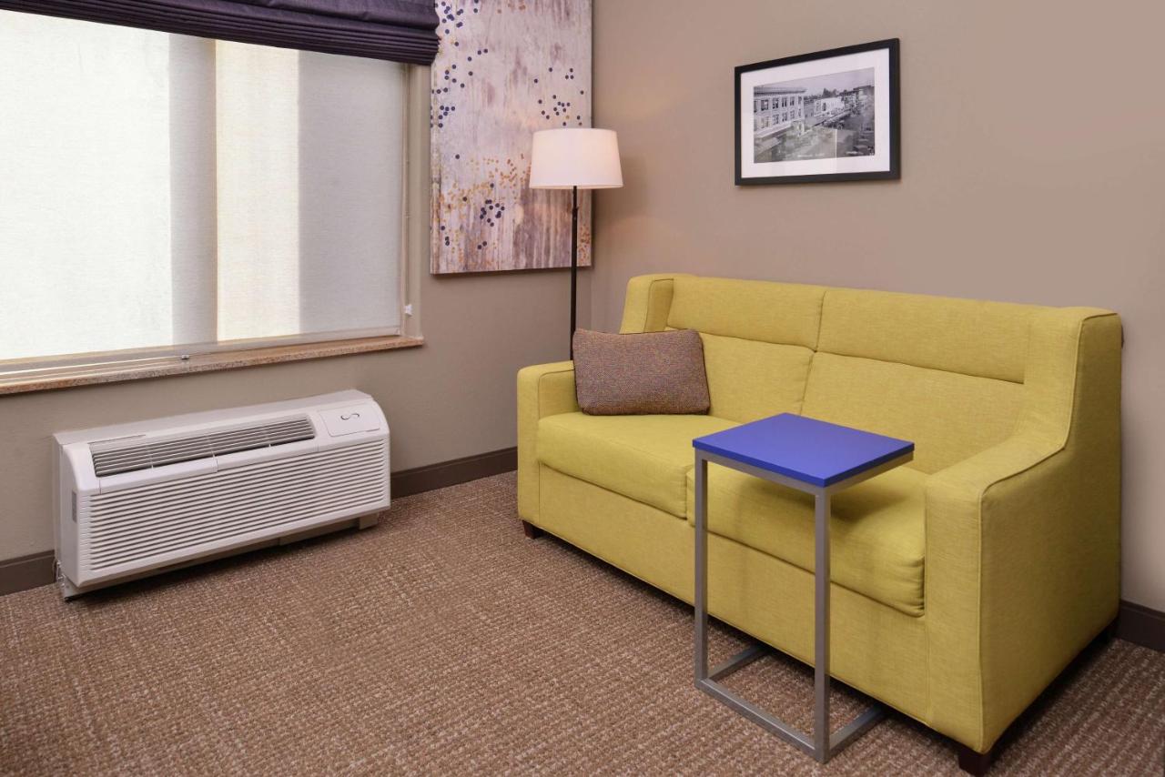 King Studio - Non-Smoking at Hampton Inn & Suites Woodland-Sacramento Area