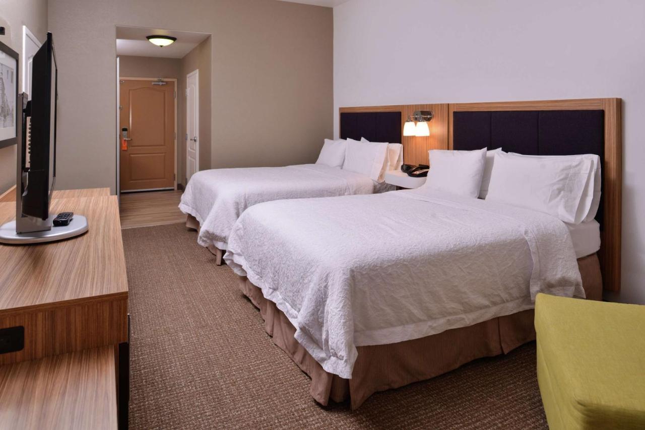 Queen Room - Non-Smoking at Hampton Inn & Suites Woodland-Sacramento Area