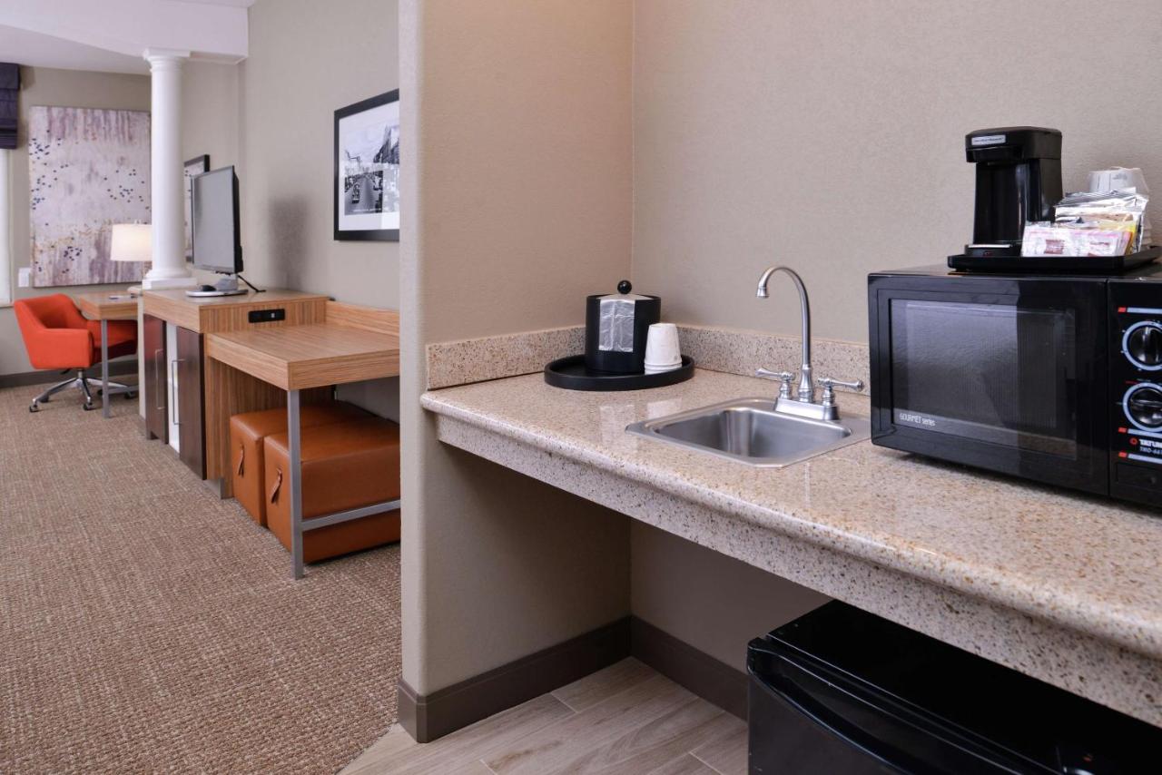 Queen Studio - Non-Smoking at Hampton Inn & Suites Woodland-Sacramento Area