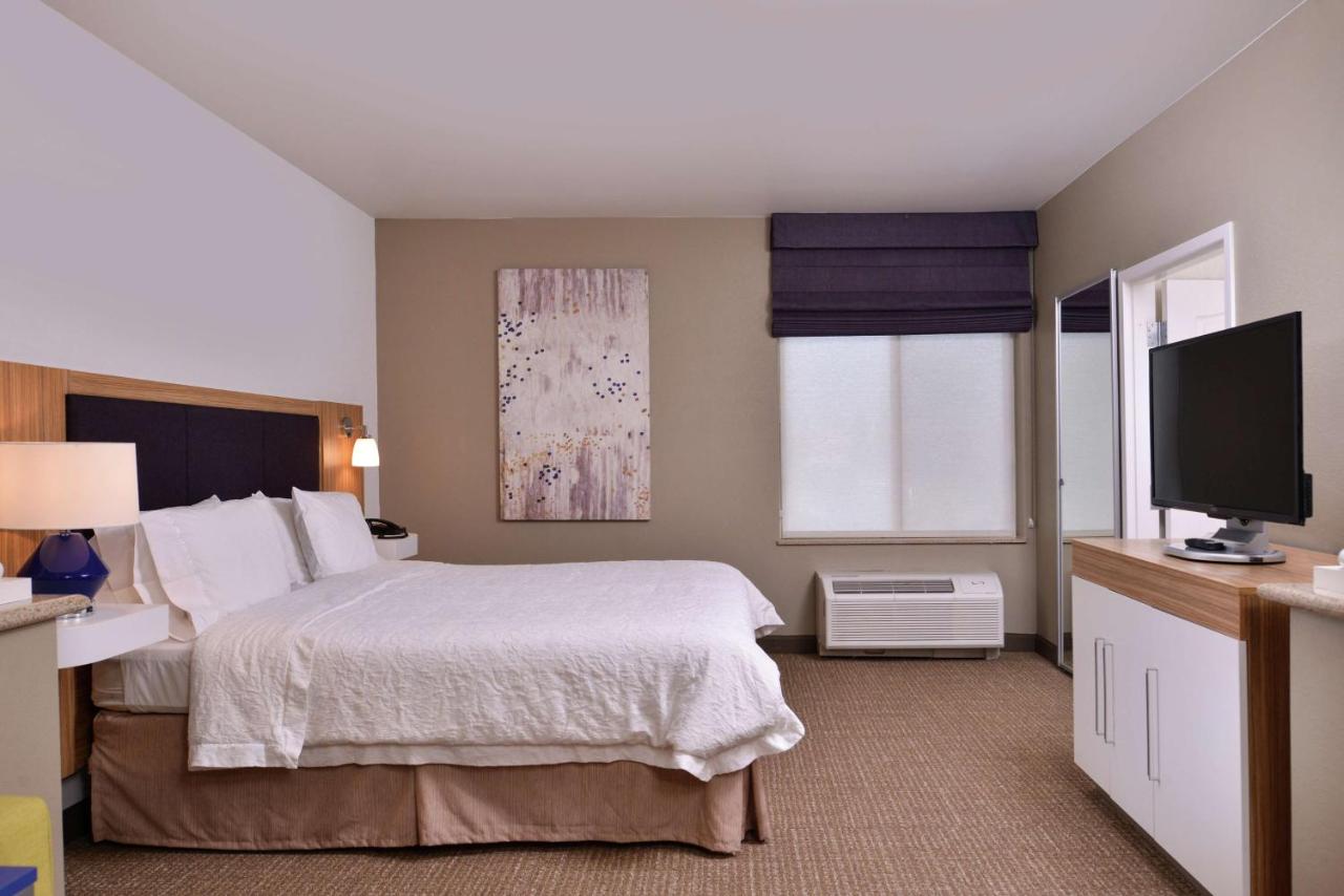 King Corner Suite - Non Smoking at Hampton Inn & Suites Woodland-Sacramento Area