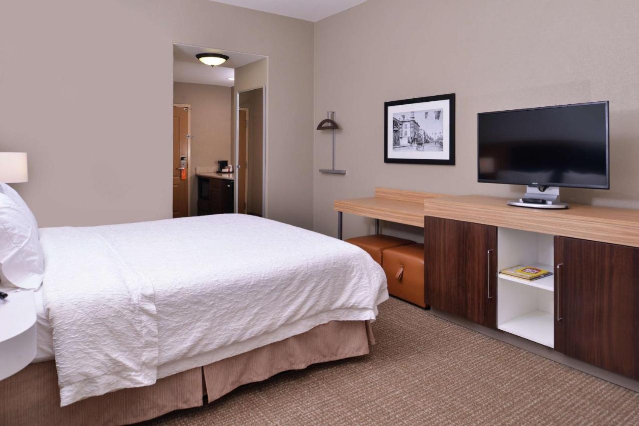 King Room - Non-Smoking at Hampton Inn & Suites Woodland-Sacramento Area