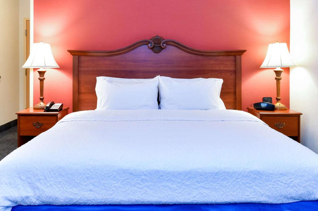| Hampton Inn & Suites Pittsburg