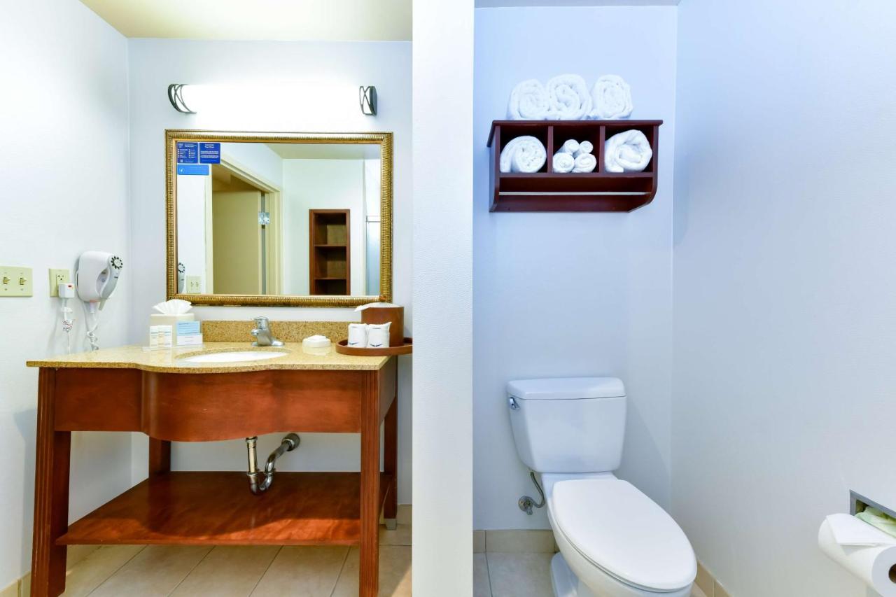 | Hampton Inn & Suites Pittsburg