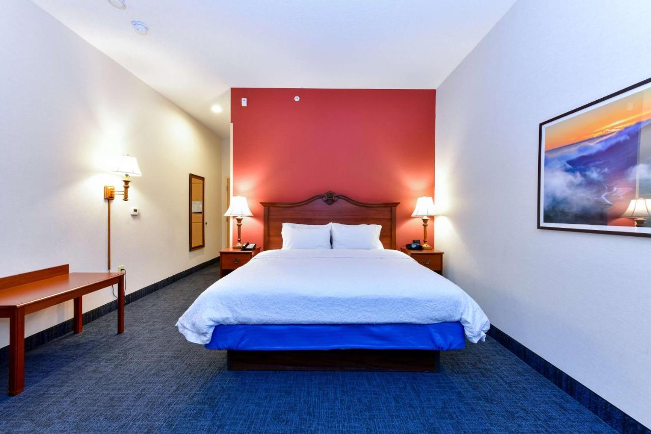 | Hampton Inn & Suites Pittsburg