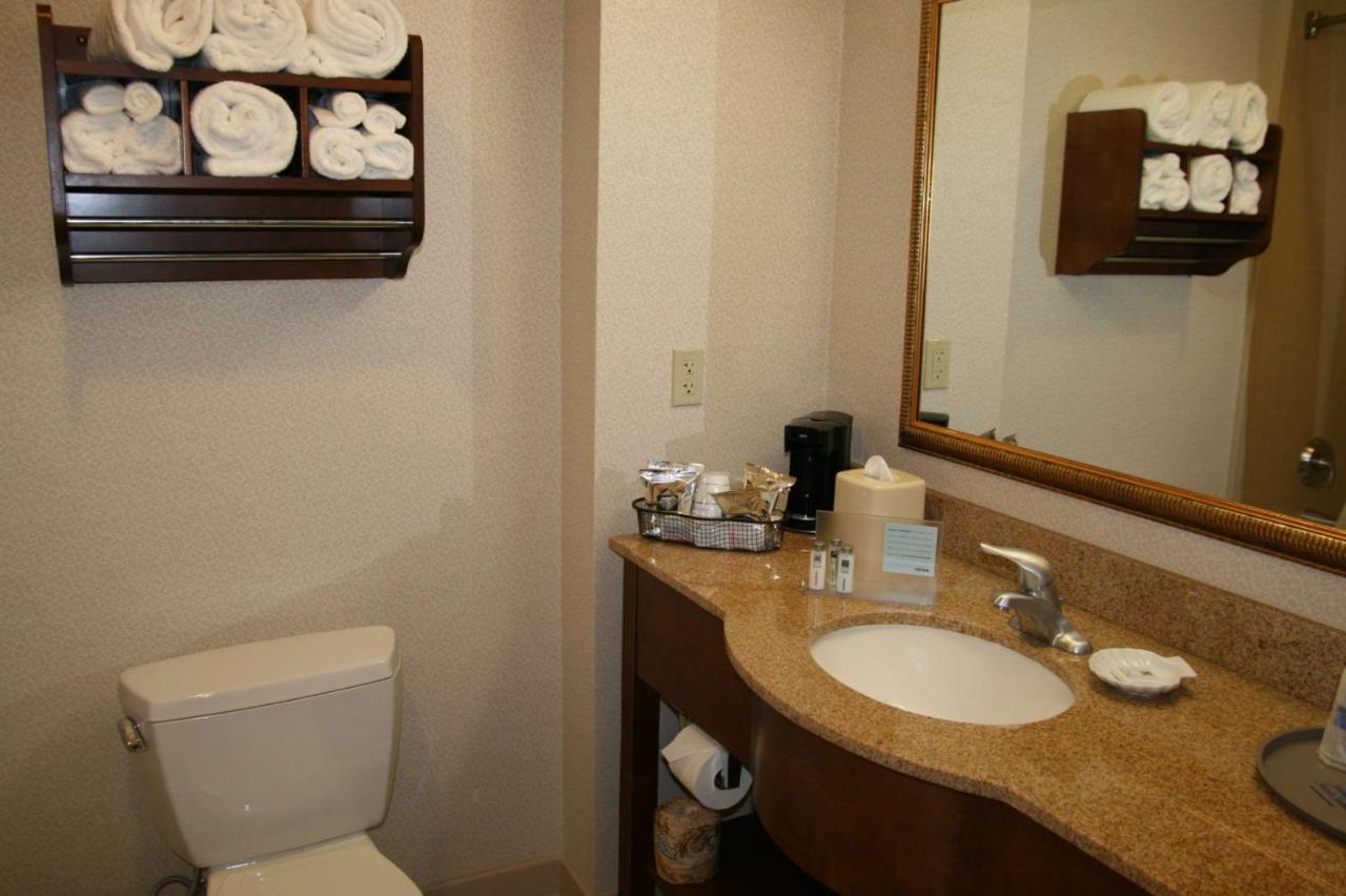 | Hampton Inn & Suites Pittsburg