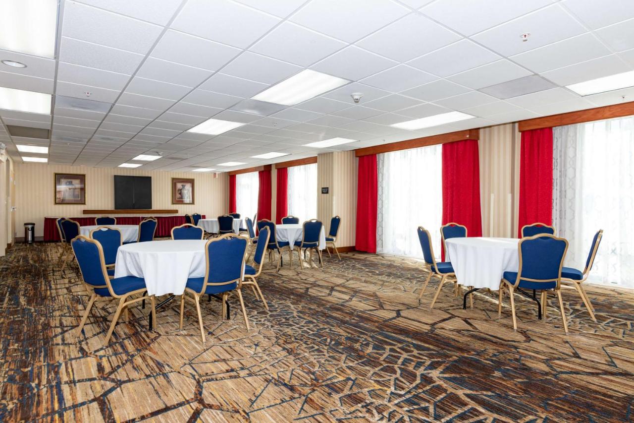 | Hampton Inn & Suites Pittsburg