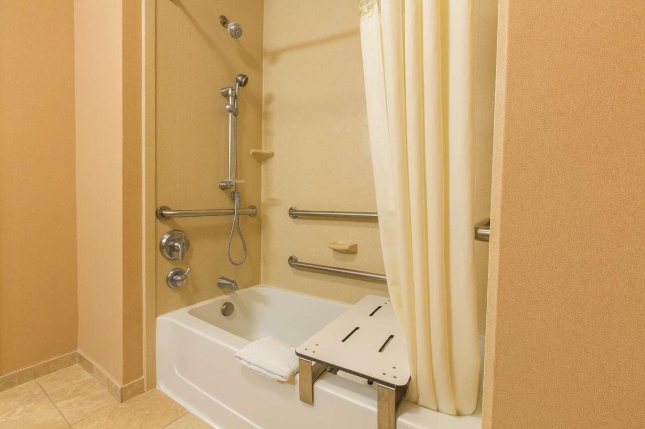 Queen Room with Two Queen Beds - Disability Access/Non-Smoking at Hampton Inn Goshen