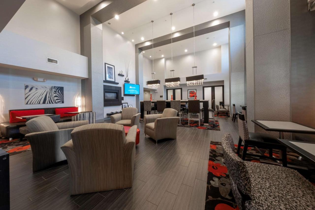 | Hampton Inn & Suites DuPont