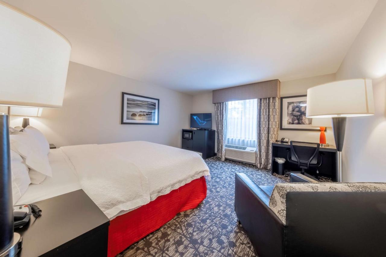 | Hampton Inn & Suites DuPont
