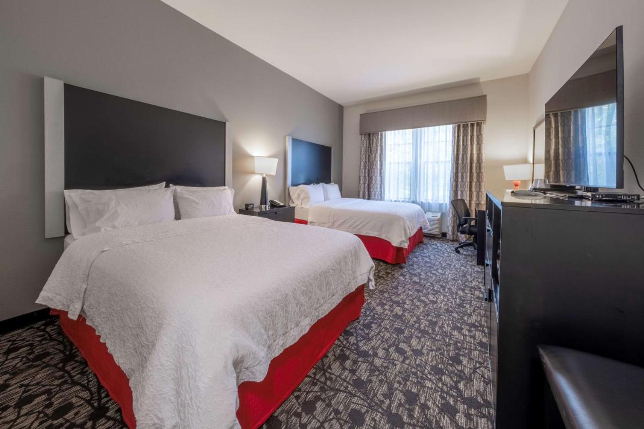 Queen Room - Disability Access/Bathtub at Hampton Inn & Suites DuPont
