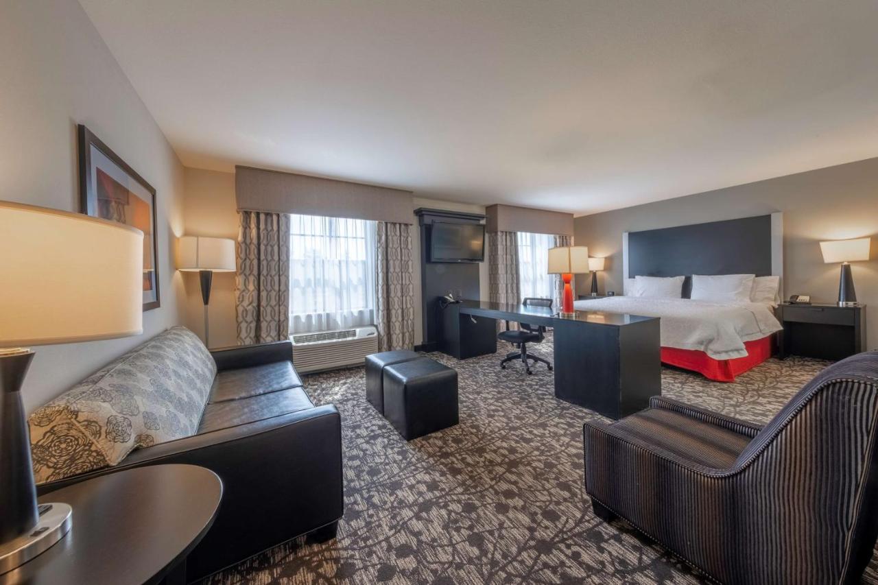 | Hampton Inn & Suites DuPont