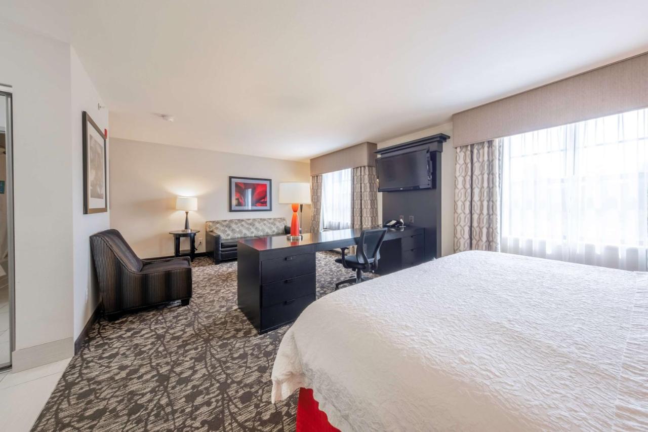 | Hampton Inn & Suites DuPont