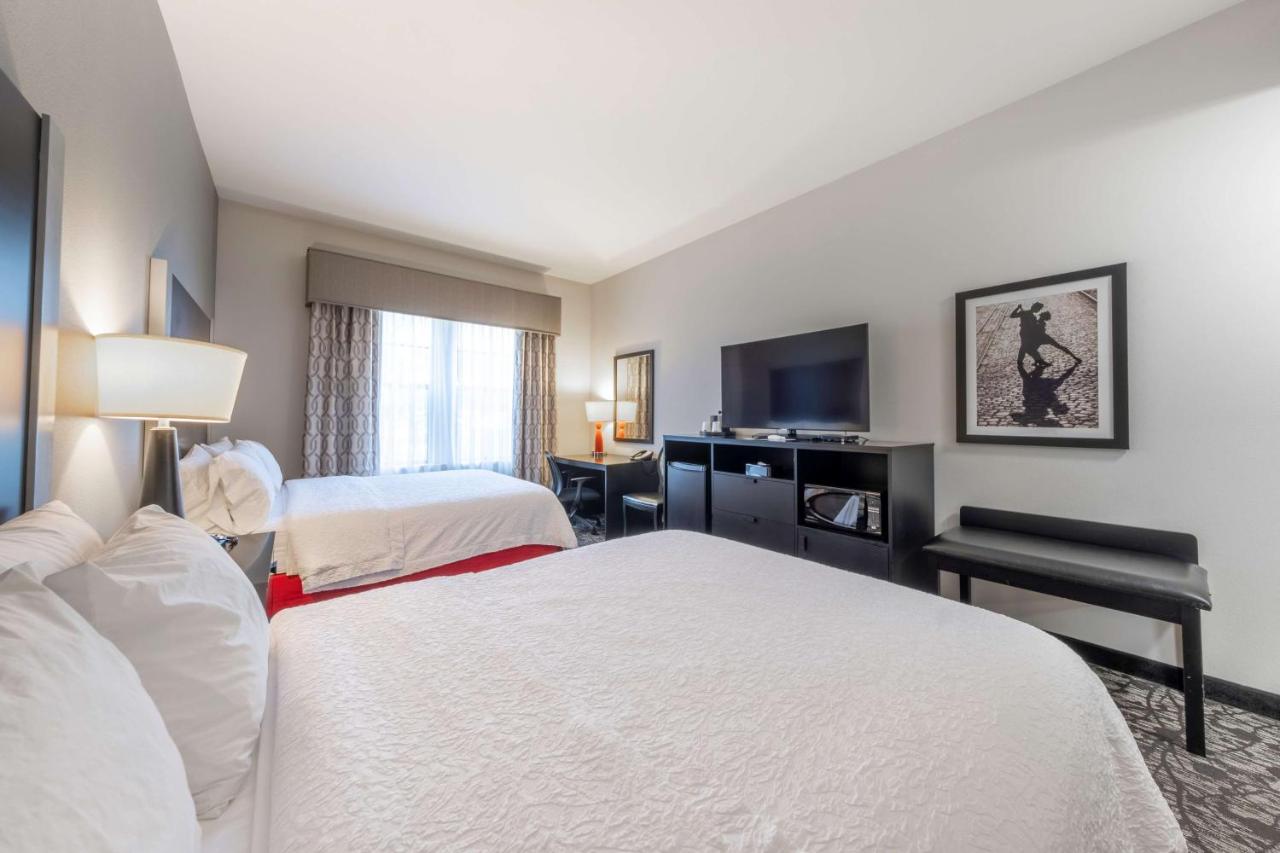Queen Room - Disability Access/Bathtub at Hampton Inn & Suites DuPont