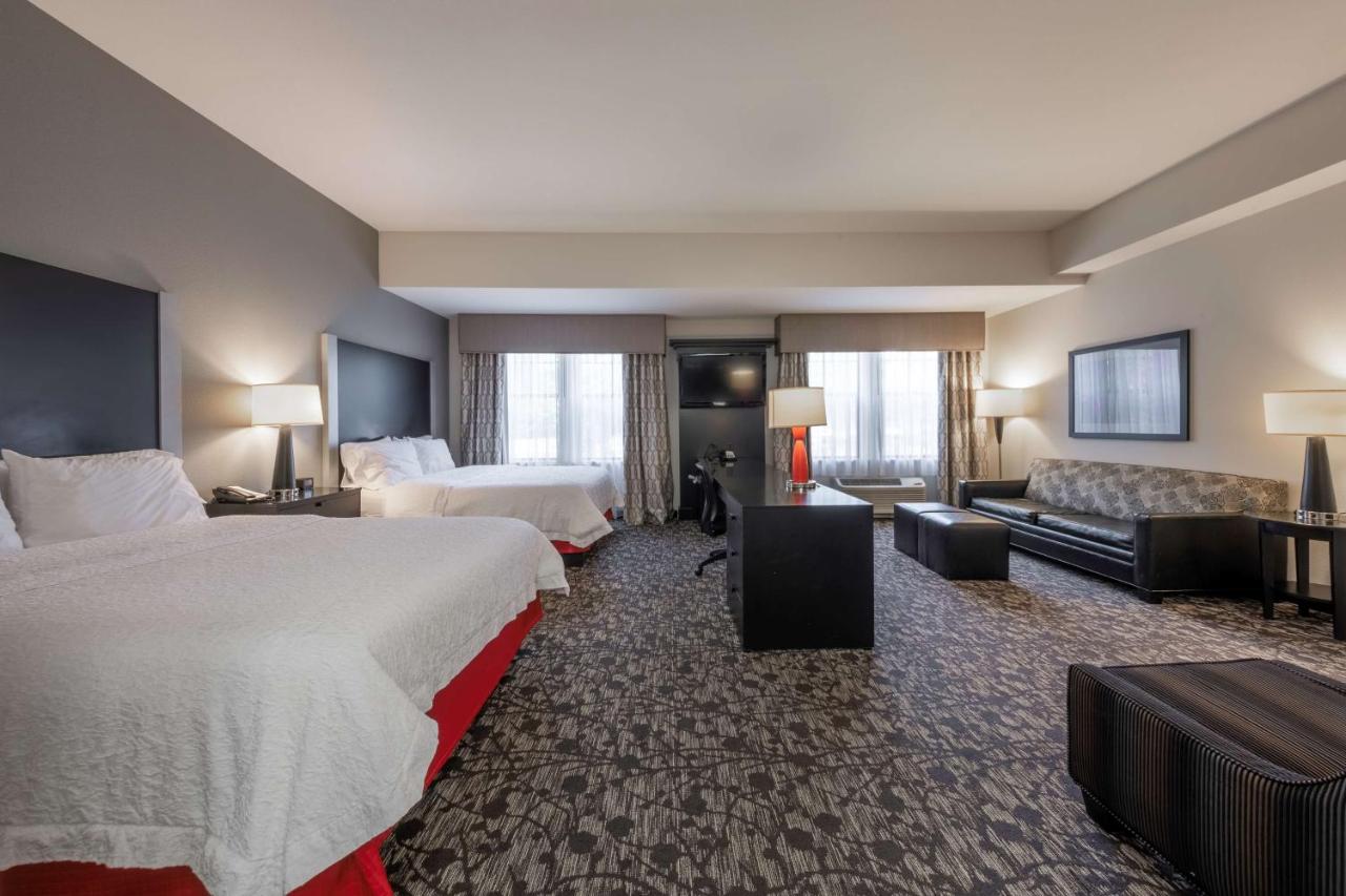 | Hampton Inn & Suites DuPont