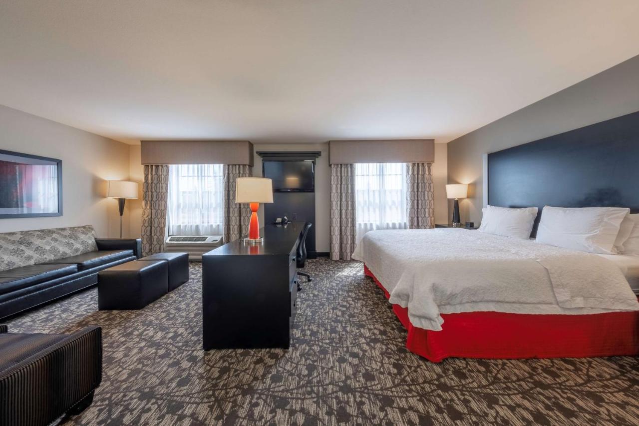 | Hampton Inn & Suites DuPont