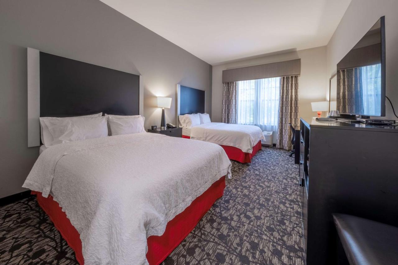 | Hampton Inn & Suites DuPont