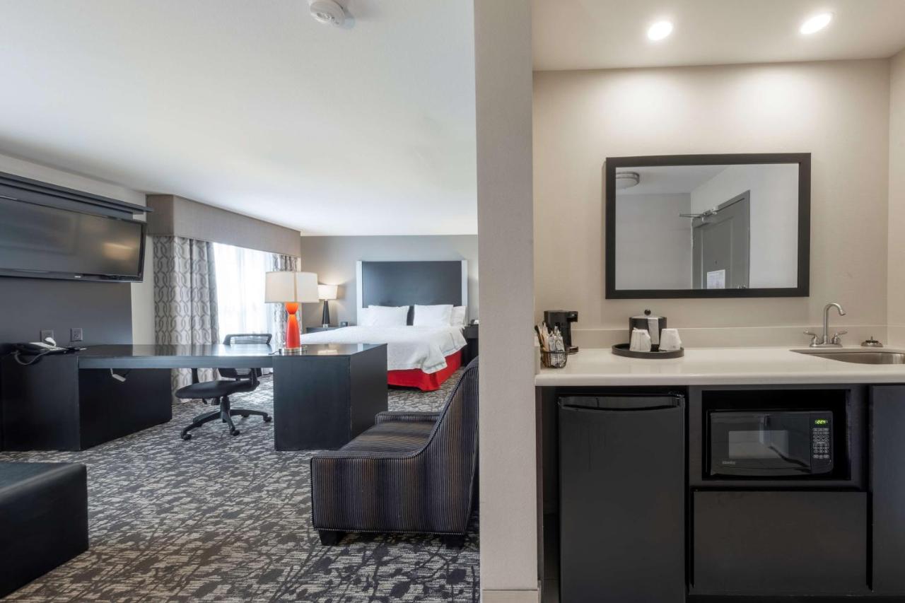 | Hampton Inn & Suites DuPont